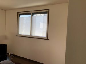 壁紙の張替え リビングを自分で貼った費用と結果（失敗あり） | DIYのるつぼ
